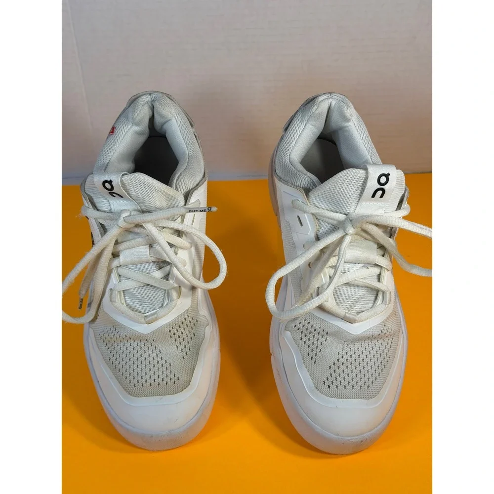 On Cloud THE ROGER Clubhouse White Silver Sneakers Womens Size 6 3WD11480482